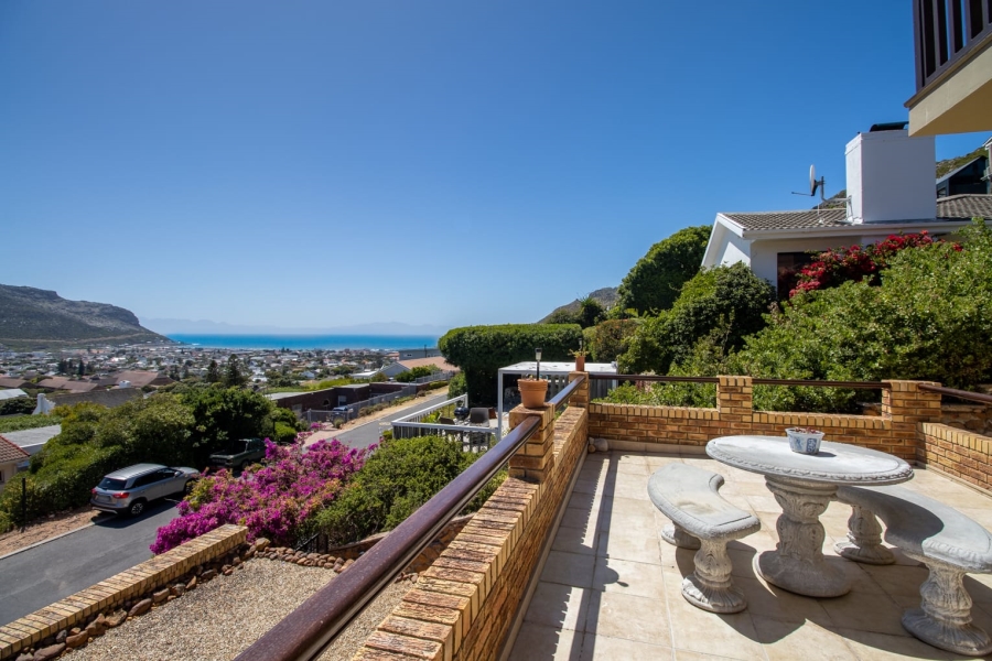 To Let 3 Bedroom Property for Rent in Capri Western Cape